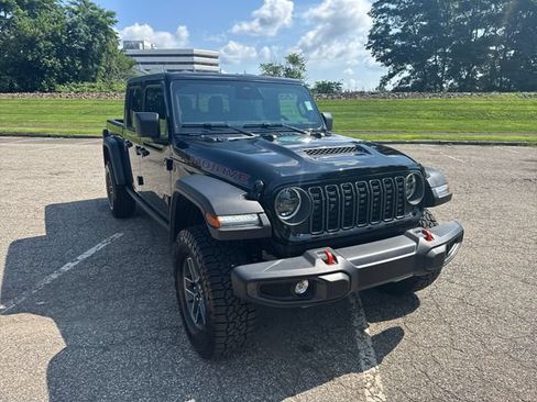 Used 2026 Jeep Gladiator Mojave AWD/4WD image 2