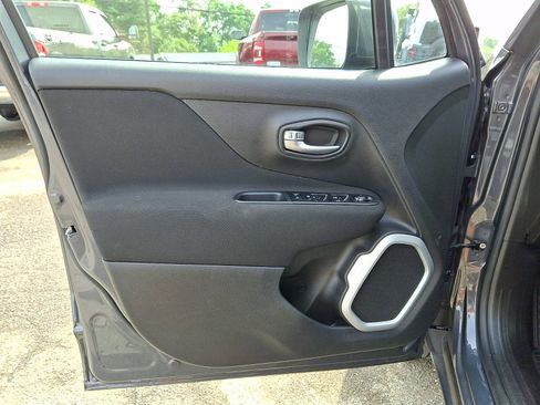 Used 2021 Jeep Renegade Latitude w/ Convenience Group AWD/4WD image 14