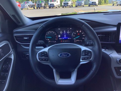 Certified 2023 Ford Explorer XLT w/ XLT Sport Appearance Package AWD/4WD image 9