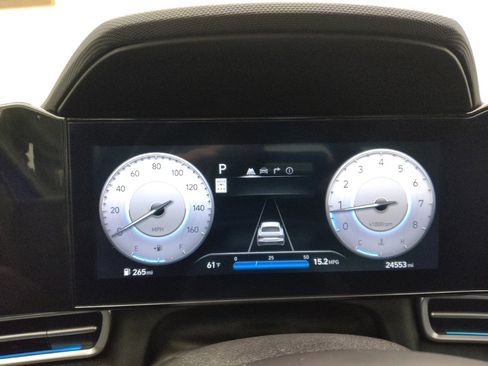 Used 2025 Hyundai Elantra SEL FWD image 23