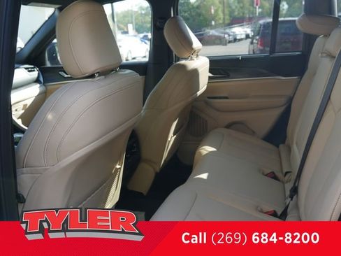 New 2025 Jeep Grand Cherokee Limited w/ Luxury Tech Group II AWD/4WD image 38