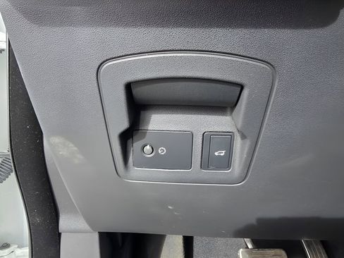 Used 2022 Land Rover Range Rover Velar R-Dynamic S image 19