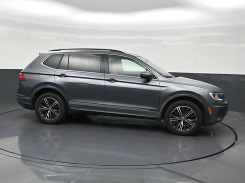 Used 2018 Volkswagen Tiguan SE w/ 18" Alloy Wheels Package FWD image 7