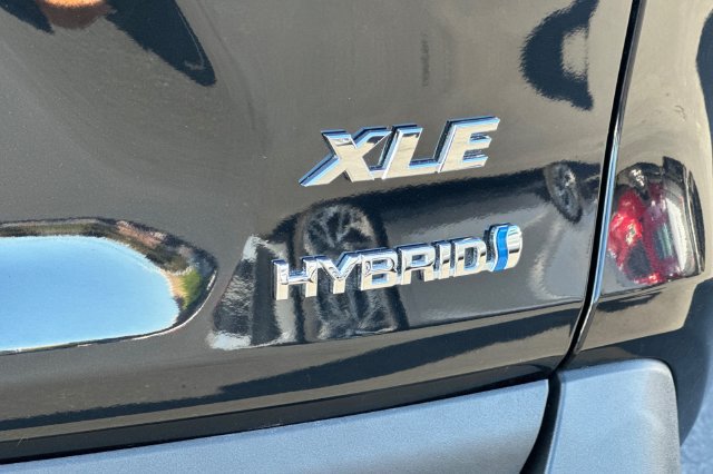 Certified 2025 Toyota RAV4 XLE AWD/4WD image 32