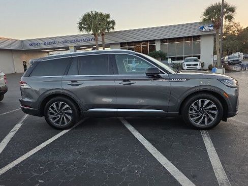 Used 2025 Lincoln Aviator 2WD image 9