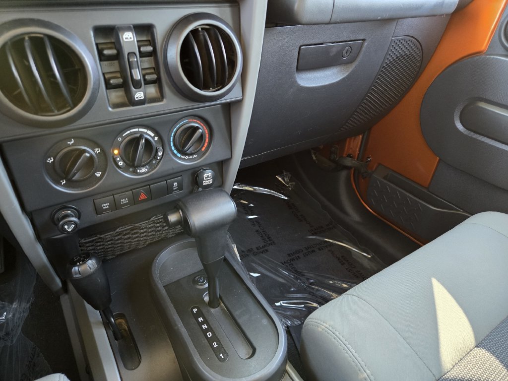 Used 2010 Jeep Wrangler Unlimited Rubicon AWD/4WD image 20