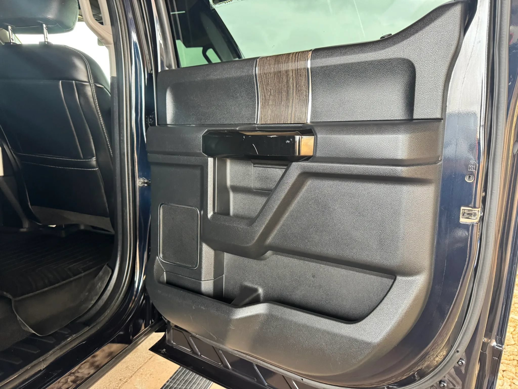 Used 2021 Ford F250 Lariat w/ Lariat Ultimate Package AWD/4WD image 28