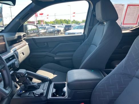 Certified 2026 Toyota Tacoma SR5 AWD/4WD image 12