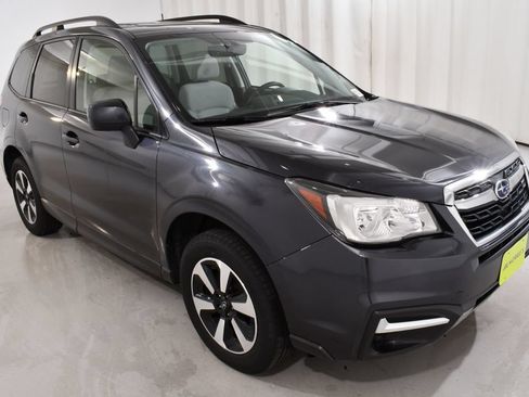 Used 2017 Subaru Forester 2.5i Premium w/ All-Weather Package AWD/4WD image 5