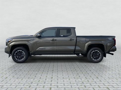 Used 2025 Toyota Tacoma TRD Sport image 2