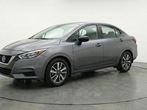 Used 2025 Nissan Versa SV image 3