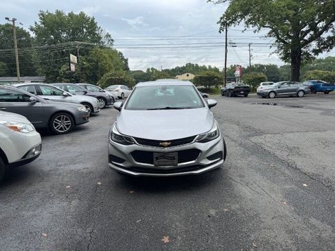 Used 2017 Chevrolet Cruze LT w/ Convenience Package image 3