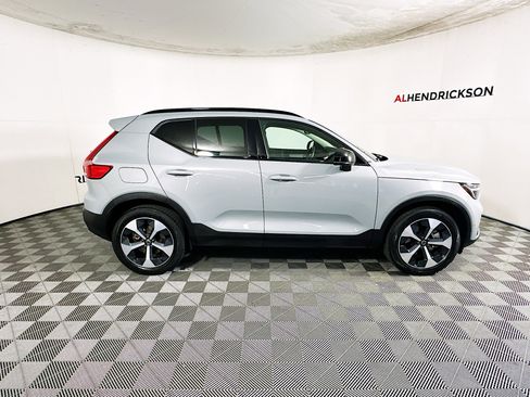 Used 2024 Volvo XC40 B5 Plus w/ Climate Package image 2