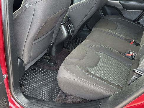 Used 2019 Jeep Cherokee Latitude w/ Cold Weather Group image 26