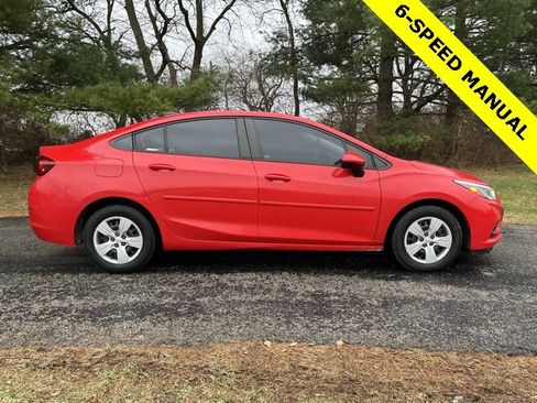 Used 2017 Chevrolet Cruze LS image 2