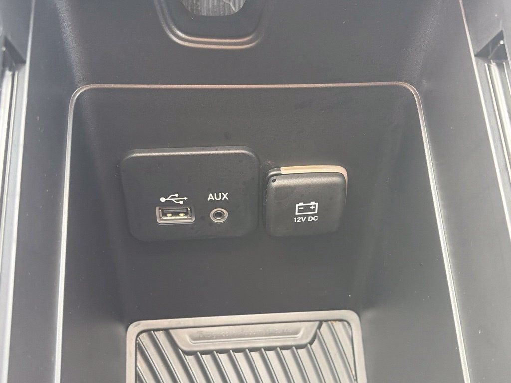 Used 2015 Chrysler 200 Limited w/ Convenience Group FWD image 17