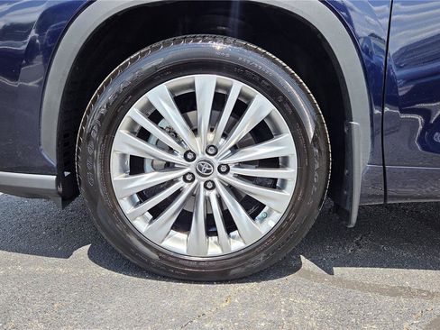 Used 2023 Toyota Highlander Platinum AWD/4WD image 11