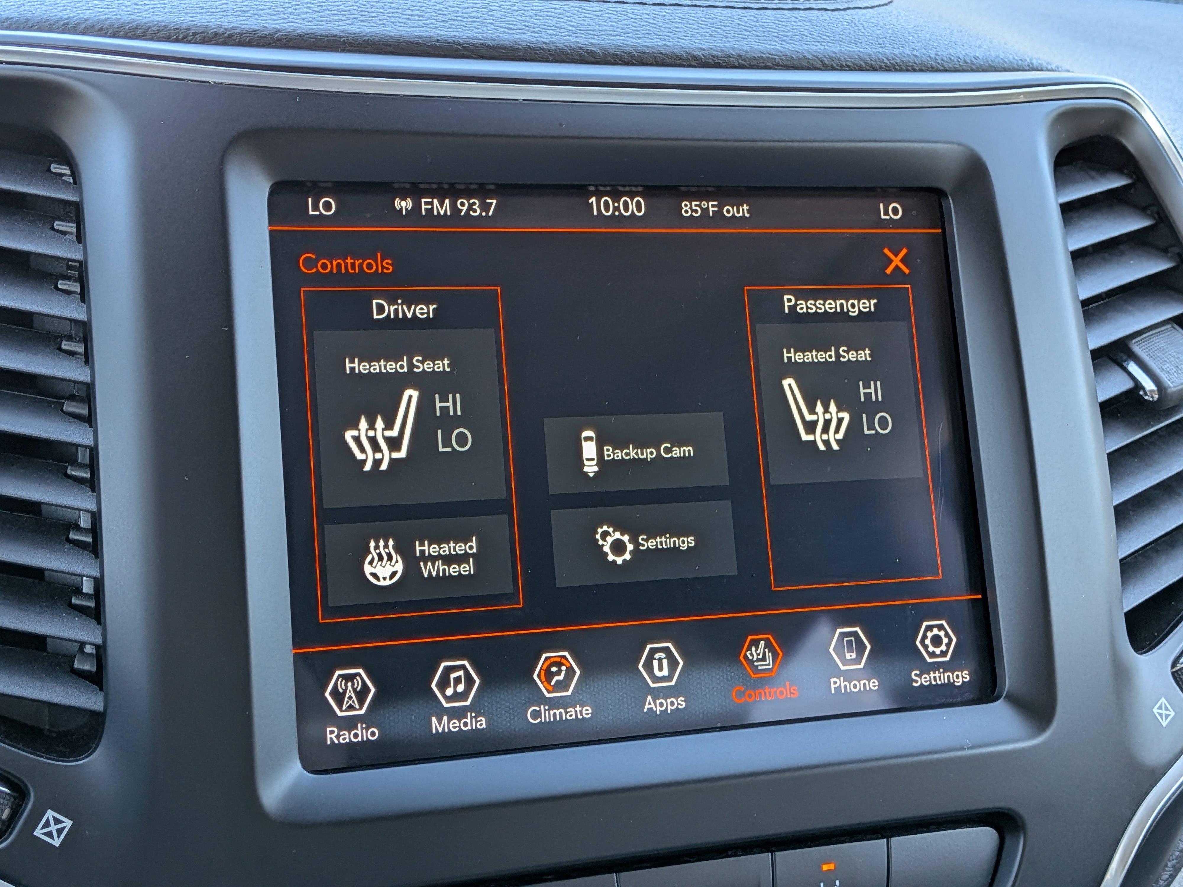 Used 2021 Jeep Cherokee Latitude Lux w/ Comfort/Convenience Group FWD image 32
