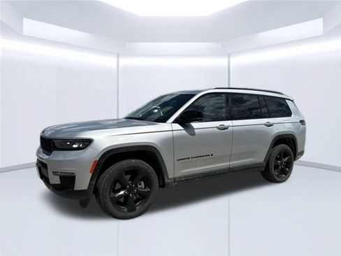 Used 2023 Jeep Grand Cherokee L Limited w/ Black Appearance Package AWD/4WD image 12