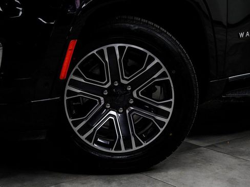 Used 2024 Jeep Wagoneer L Series II w/ Flexible Seating Group image 3