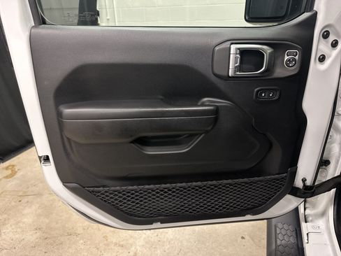 Used 2020 Jeep Wrangler Sport AWD/4WD image 14