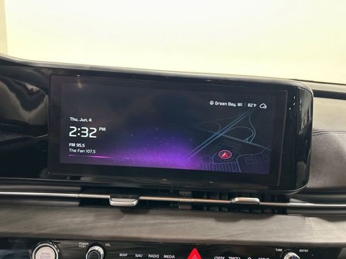 Used 2023 Kia Carnival EX FWD image 19