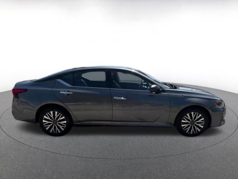 Used 2025 Nissan Altima 2.5 SV FWD image 16