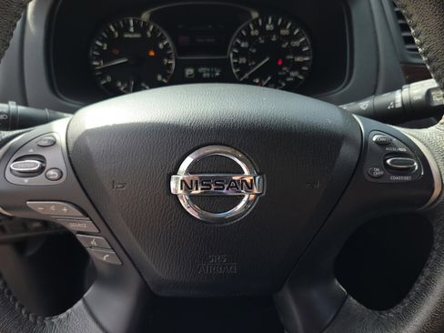 Used 2015 Nissan Pathfinder Platinum FWD image 23
