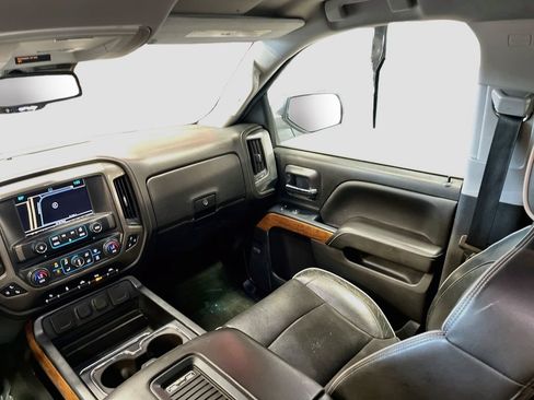 Used 2018 Chevrolet Silverado 1500 High Country AWD/4WD image 24