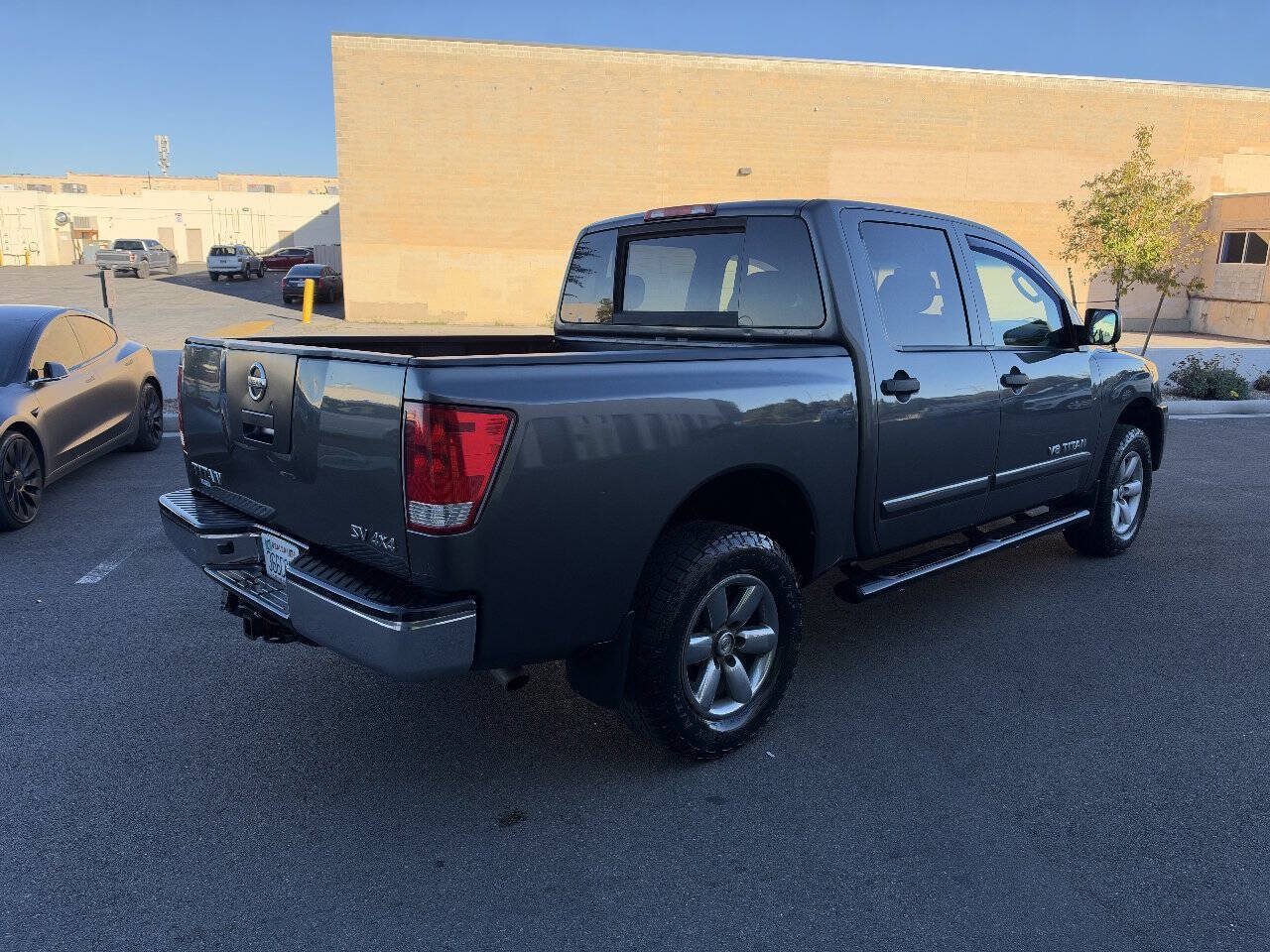 Used 2011 Nissan Titan SV AWD/4WD image 5