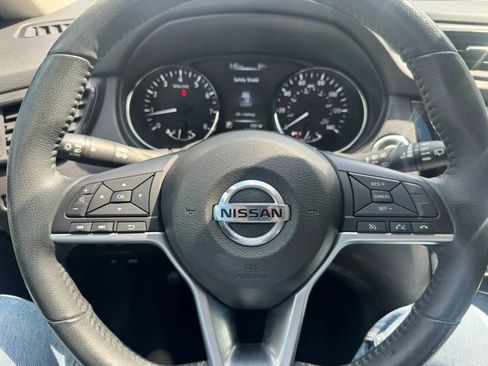 Used 2017 Nissan Rogue SL w/ SL Premium Package FWD image 25