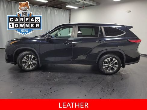Used 2023 Toyota Highlander XLE AWD/4WD image 5