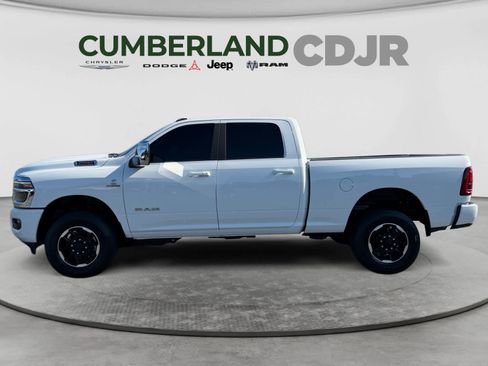 Used 2025 RAM 2500 Laramie AWD/4WD image 3