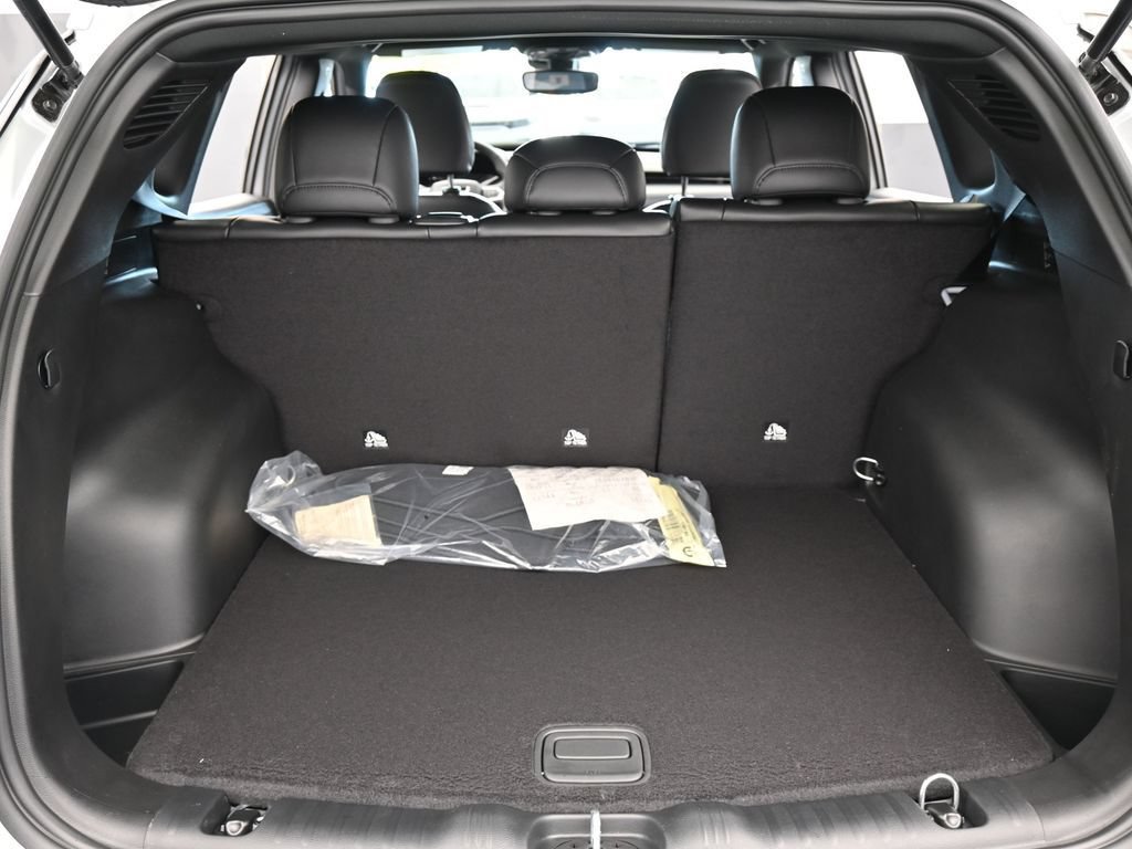 New 2026 Jeep Compass Latitude AWD/4WD image 32