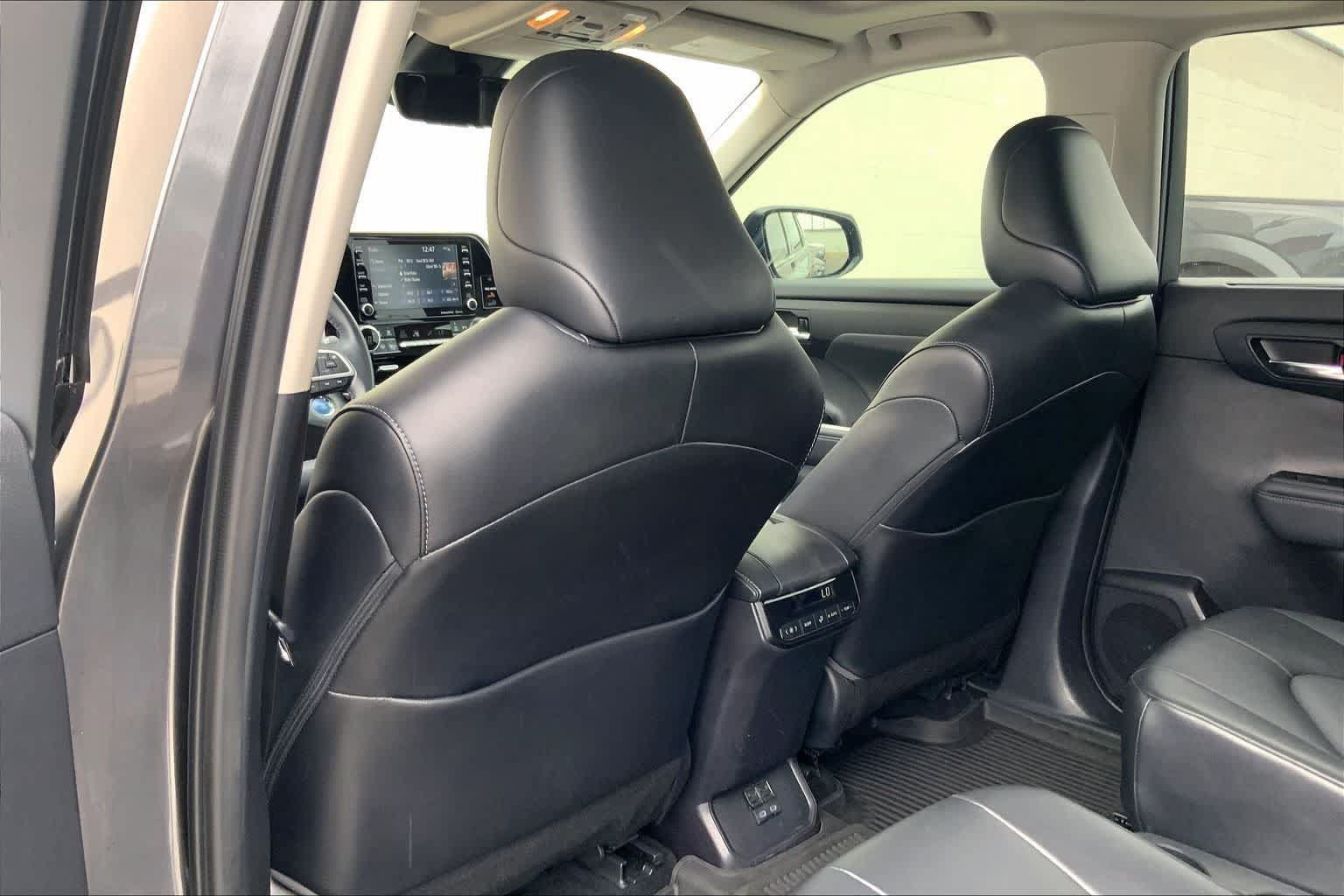 Used 2022 Toyota Highlander XLE AWD/4WD image 12
