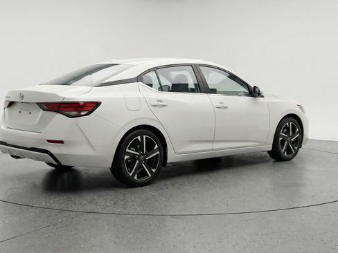 Used 2025 Nissan Sentra SV image 9