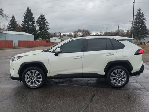 Used 2021 Toyota RAV4 Limited image 10