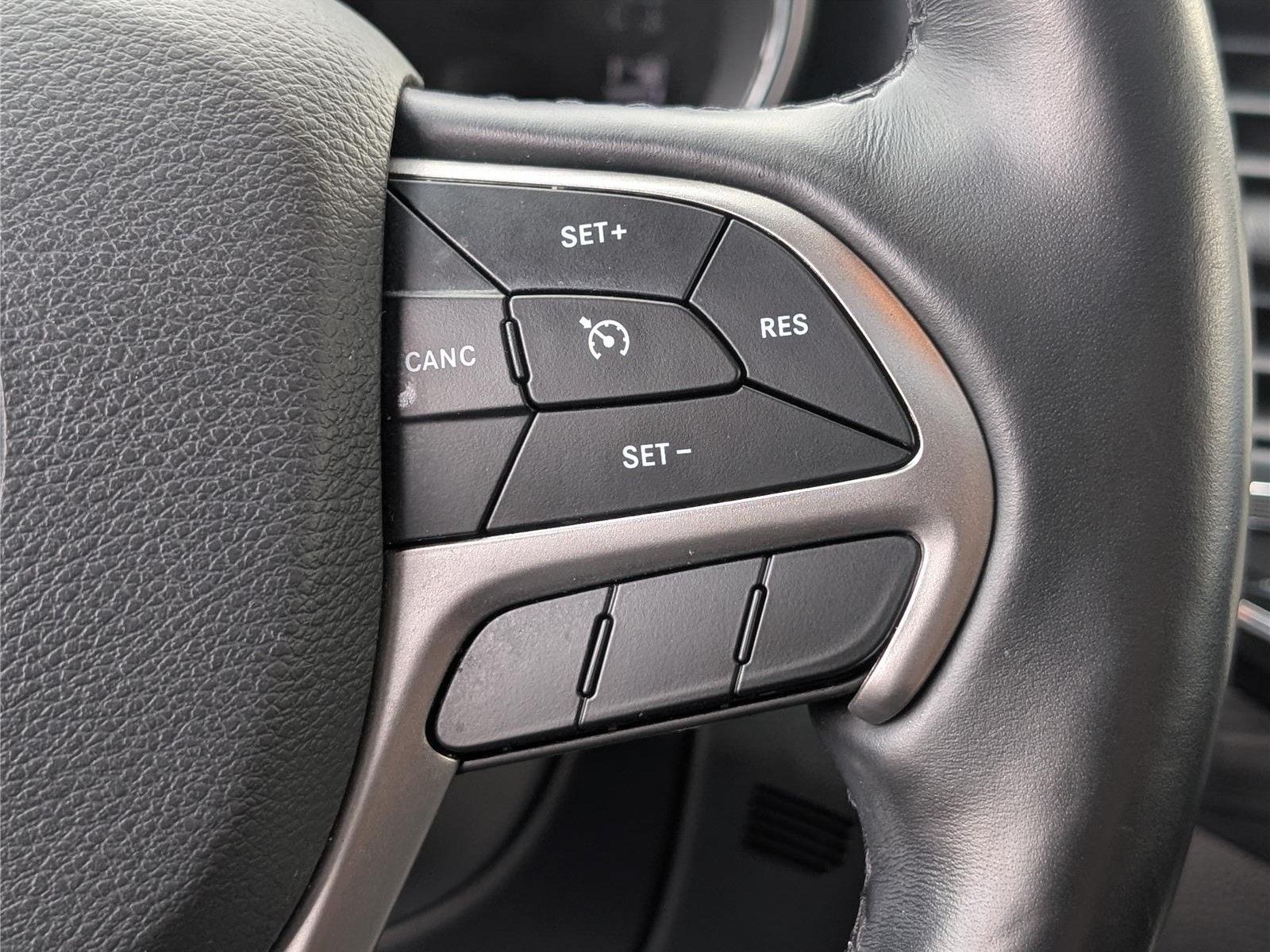 Used 2020 Jeep Grand Cherokee Altitude AWD/4WD image 23