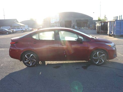 Used 2023 Nissan Versa SR w/ Trunk Package image 4