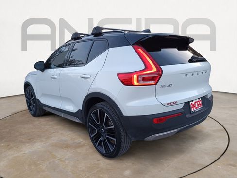 Used 2022 Volvo XC40 T5 R-Design w/ Advanced Package image 8