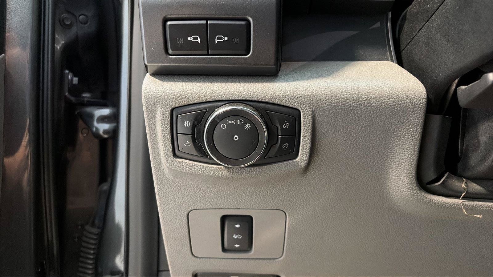 Used 2017 Ford F250 XLT w/ XLT Premium Package AWD/4WD image 23