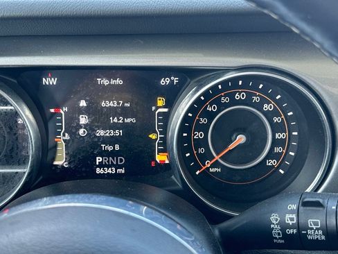 Used 2021 Jeep Wrangler Unlimited Sahara w/ LED Lighting Group AWD/4WD image 27