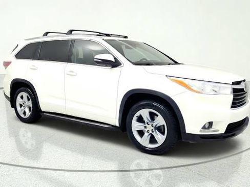 Used 2015 Toyota Highlander Limited Platinum FWD image 1