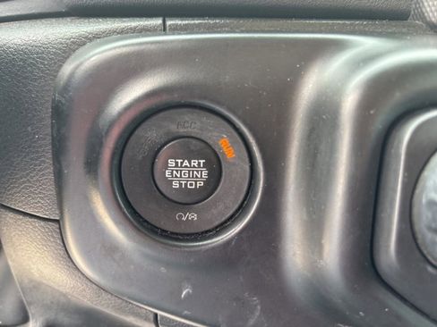 Used 2022 Jeep Wrangler Unlimited Sahara w/ LED Lighting Group AWD/4WD image 16