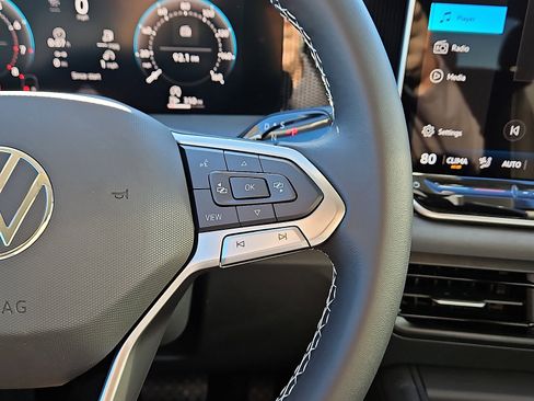 New 2026 Volkswagen Tiguan SE image 17