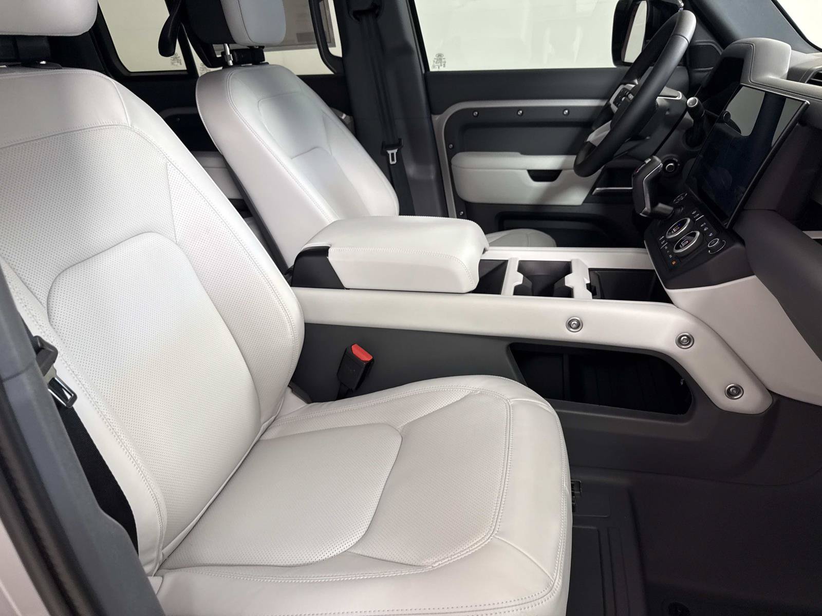 New 2026 Land Rover Defender 110 X-Dynamic SE AWD/4WD image 10
