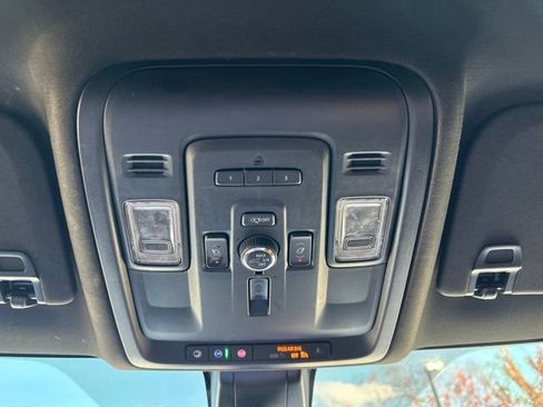 Used 2022 GMC Yukon XL Denali image 29