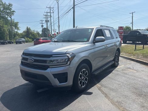 Used 2024 Ford Expedition XLT RWD image 7