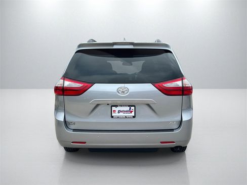 Used 2018 Toyota Sienna XLE w/ XLE Navigation Package image 6