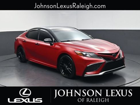 Used 2023 Toyota Camry XSE FWD image 3